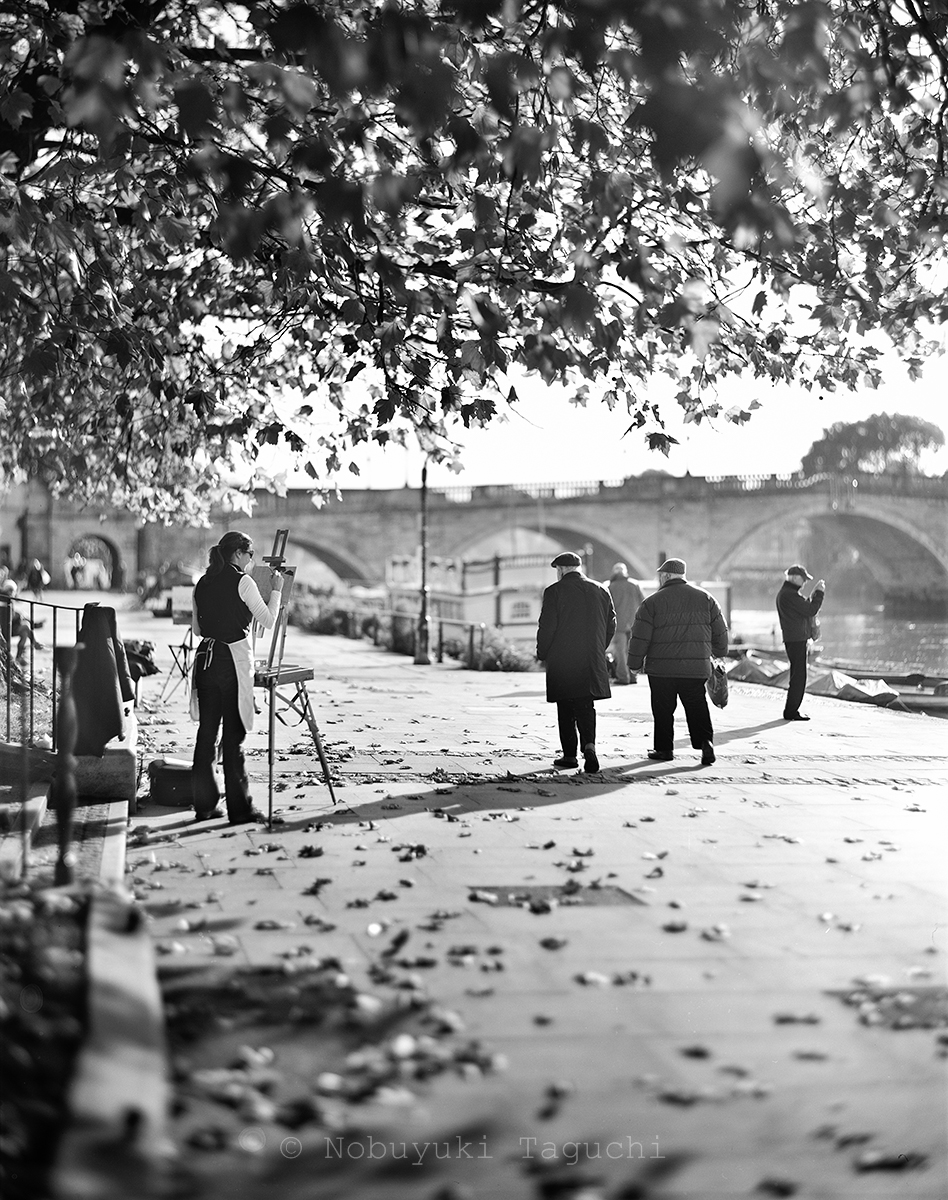 London by 5x4 (4x5) Large Format with Aero Ektar - Women painting in Richmond II