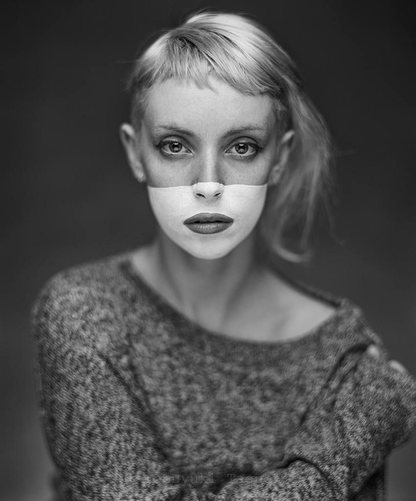 Portrait - Large Format - Sofie Face Half White