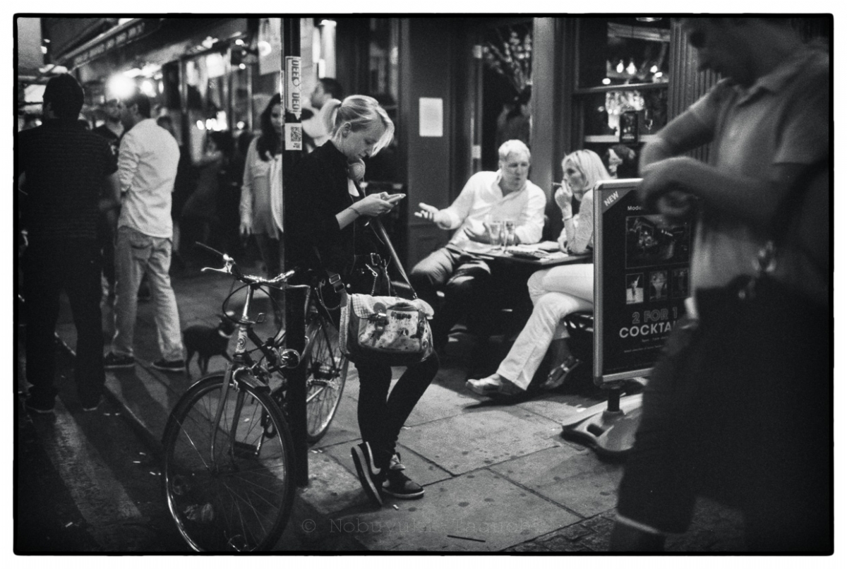 Street Photography London 2012 - Girl with mobile