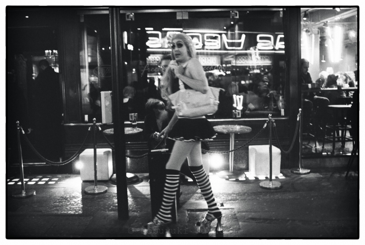 Street Photography London 2012 - Mini skirt